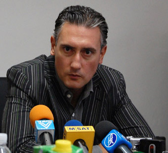 http://senzacia.net/wp-content/uploads/2012/10/Kiril-Domuschiev-2_52.jpg