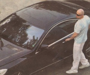 Лятото на 2012 г. Слави Трифонов гордо слиза от уникалния си поръчков черен „Мерцедес" CL 63 AMG пред баровско заведение в центъра на София. Возилото вече е собственост на кмета на Тетевен