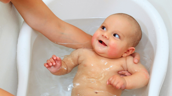 Как да къпем бебето