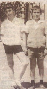 Малкият Веселин Маринов (вляво) с брат си Марин