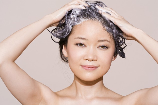Как да си миете косата правилно