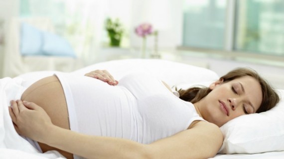 Как да спим по- добре по време на бременност