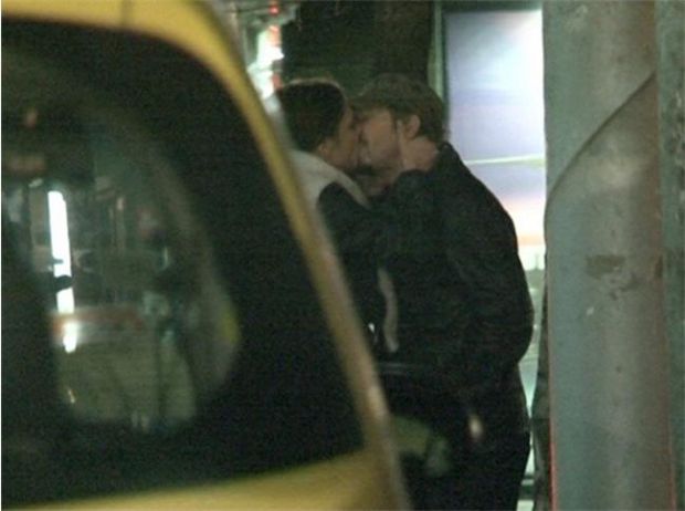Шок! Теодора Духовникова и Калин Врачански страстно се целуват на улицата