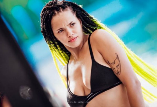 Снимки от плажа на поп певицата Дара взривиха мрежата Звездата